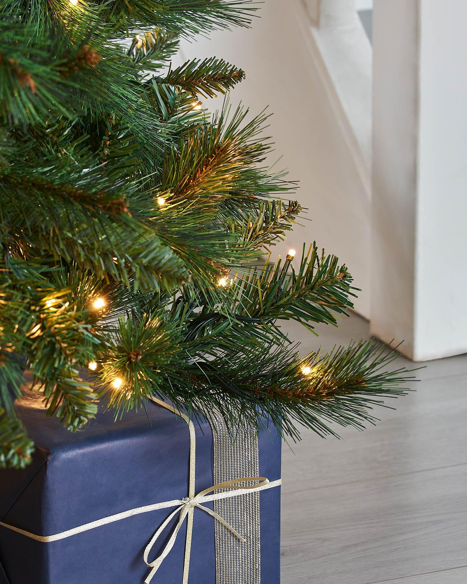 WeRChristmas Pre-Lit Victorian Pine Multi-Function Christmas Tree with 400 Warm White LED Lights, Green, 6 feet/1.8 m